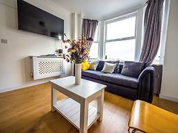 Ensuite2 Woodhouse private bath 2kitchen
