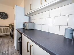 Ensuite2 Woodhouse private bath 2kitchen