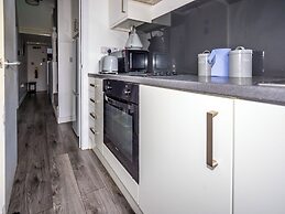 Ensuite2 Woodhouse private bath 2kitchen