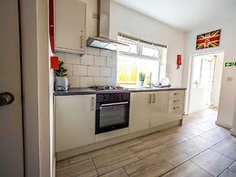 Ensuite2 Woodhouse private bath 2kitchen