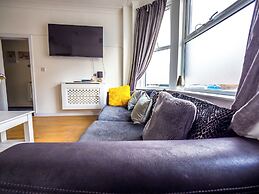 Ensuite2 Woodhouse private bath 2kitchen