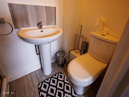 Ensuite2 Woodhouse private bath 2kitchen