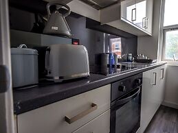 Ensuite2 Woodhouse private bath 2kitchen