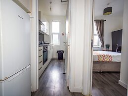 Ensuite2 Woodhouse private bath 2kitchen