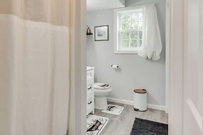 2 Mi to Beach, Shared Yard Space: West Haven Apt!