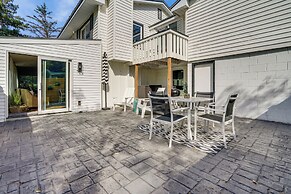 Cabin w/ Halstead Bay Access: Hot Tub, Sauna, Dock