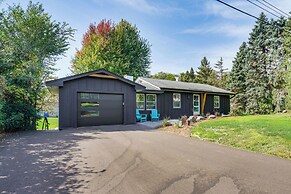Cabin w/ Halstead Bay Access: Hot Tub, Sauna, Dock