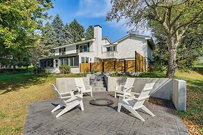 Cabin w/ Halstead Bay Access: Hot Tub, Sauna, Dock