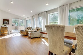Cabin w/ Halstead Bay Access: Hot Tub, Sauna, Dock