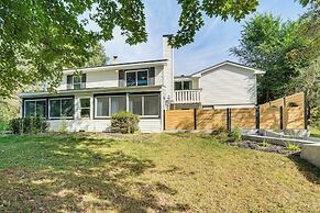 Cabin w/ Halstead Bay Access: Hot Tub, Sauna, Dock