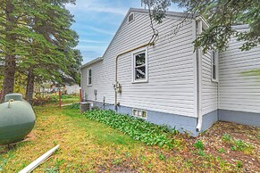 Walk to Restaurant & Bar: Home w/ Deck in Gary
