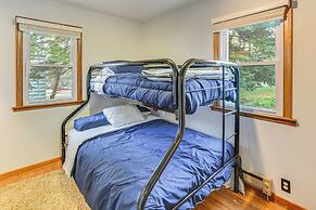 Walk to Restaurant & Bar: Home w/ Deck in Gary