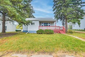 Walk to Restaurant & Bar: Home w/ Deck in Gary