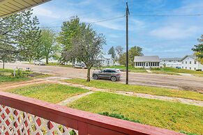 Walk to Restaurant & Bar: Home w/ Deck in Gary