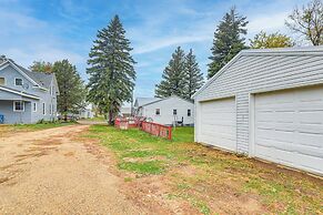 Walk to Restaurant & Bar: Home w/ Deck in Gary