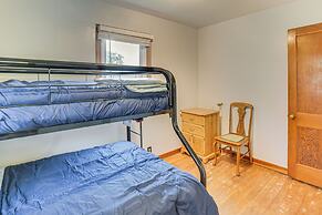 Walk to Restaurant & Bar: Home w/ Deck in Gary