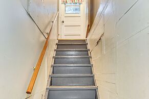 Walk to Restaurant & Bar: Home w/ Deck in Gary