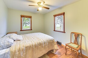 Walk to Restaurant & Bar: Home w/ Deck in Gary