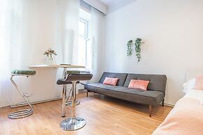 Chic 2BR City Stay Central Location