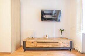 Chic 2BR City Stay Central Location