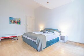 Cozy 2BR Apt Near Belvedere Palace