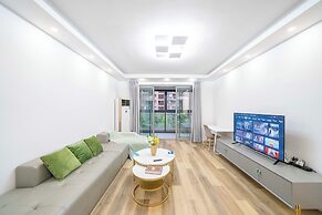 Tyms 4BR 2BA APT Riverside