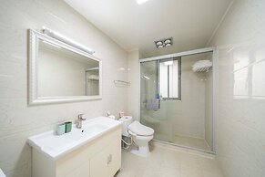 Tyms 4BR 2BA APT Riverside