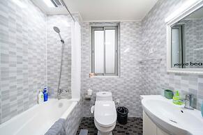 Tyms 4BR 2BA APT Riverside