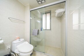 Tyms 4BR 2BA APT Riverside