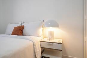 Tyms 4BR 2BA APT Riverside