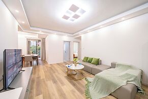 Tyms 4BR 2BA APT Riverside