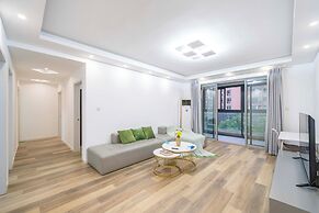 Tyms 4BR 2BA APT Riverside