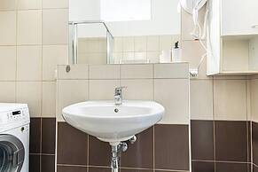 Comfy 2BR Flat Belvedere Vicinity