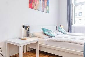 Comfy 2BR Flat Belvedere Vicinity