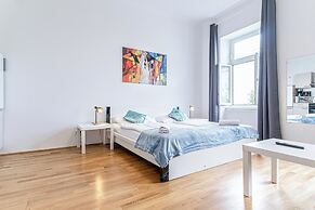 Comfy 2BR Flat Belvedere Vicinity
