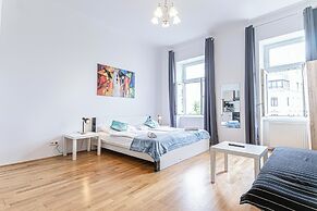Comfy 2BR Flat Belvedere Vicinity
