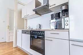Comfy 2BR Flat Belvedere Vicinity