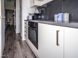 Ensuite6 Woodhouse private bath 2kitchen