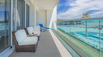 Breathtaking 2 Bedroom Condominium