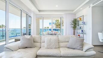 Breathtaking 2 Bedroom Condominium