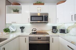 Stunning 1 Bedroom Condominium