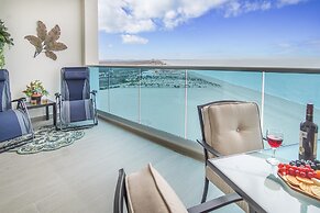 Stunning 1 Bedroom Condominium