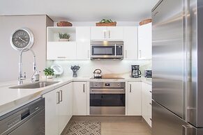 Stunning 1 Bedroom Condominium