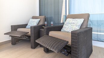 Amazing two Bedroom Beach Front Condo W405