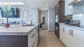 Amazing two Bedroom Beach Front Condo W405