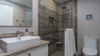 Amazing two Bedroom Beach Front Condo W405