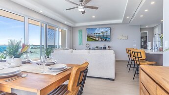 Amazing two Bedroom Beach Front Condo W405