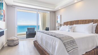 Amazing two Bedroom Beach Front Condo W405