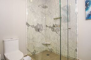 Lovely 2 Bedroom Condominium