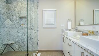 Panoramic And Immersive Water View 2 Bedroom E2002